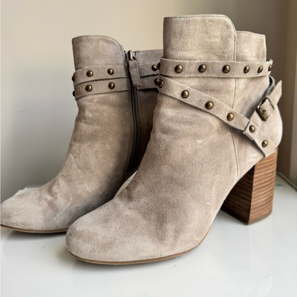 BP Stylish Beige Ankle Boots - Picture 1 of 6